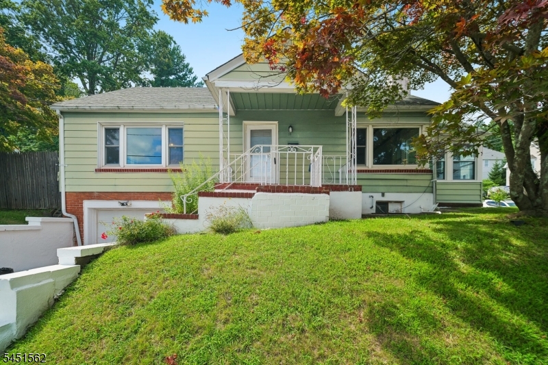 38 Lincoln Ave Property Photo 1