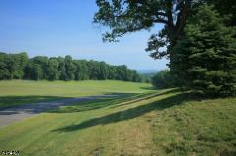 Exmoor Dr Property Photo 1