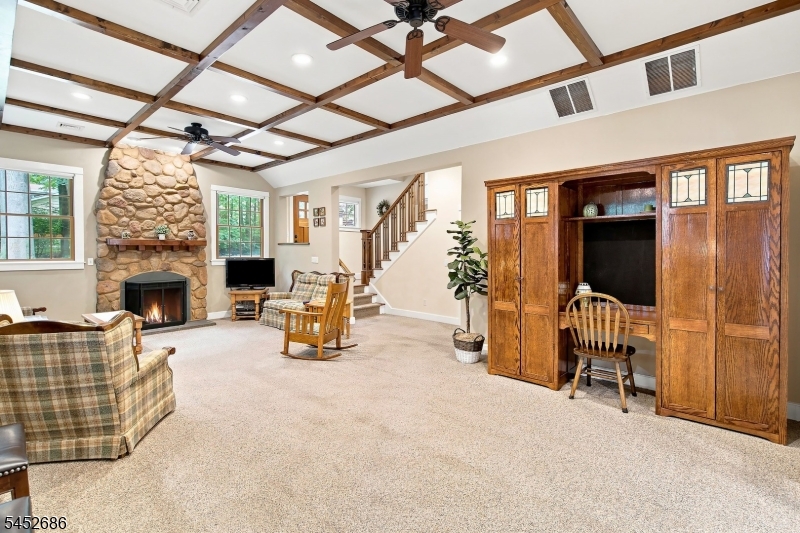 300 Emerson Ln Property Photo 6