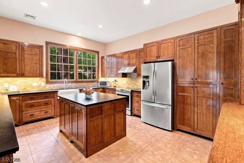 300 Emerson Ln Property Photo 8