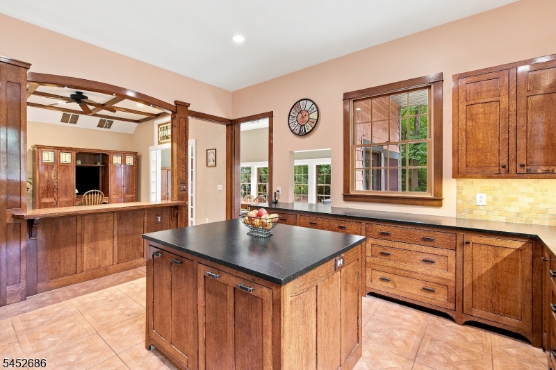 300 Emerson Ln Property Photo 10