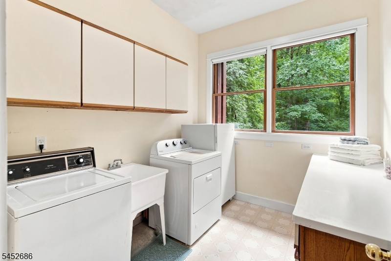 300 Emerson Ln Property Photo 16
