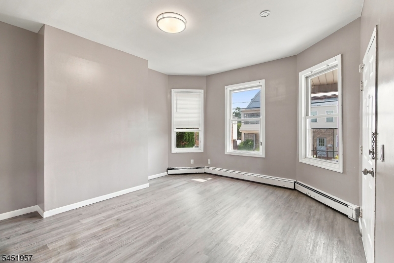 39 La France Ave Property Photo 6