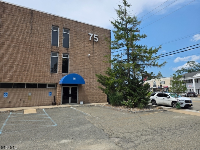 75 Bloomfield Ave Property Photo 1