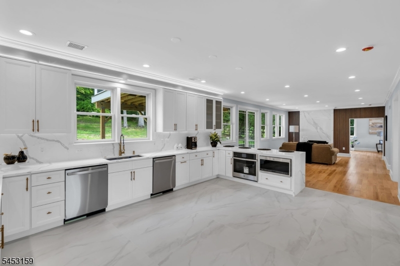 1395 Washington Valley Rd Property Photo 7