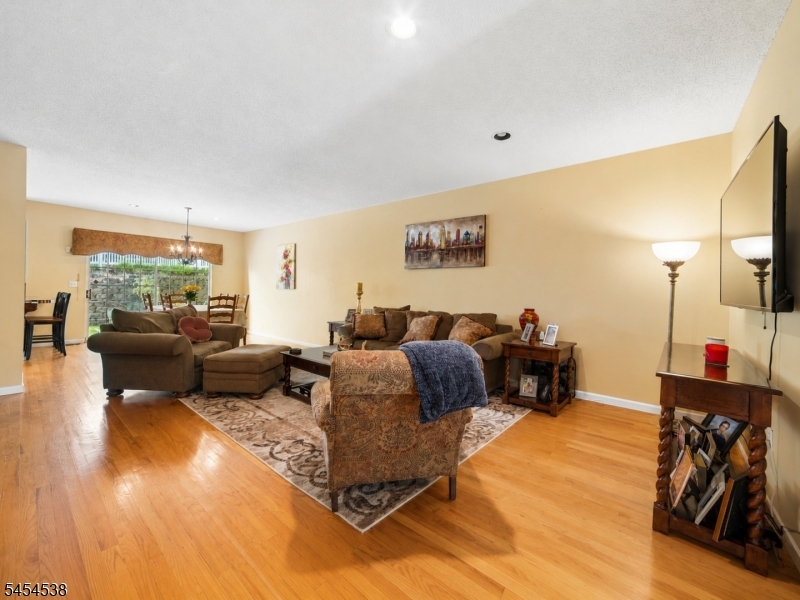 6 Hancock Dr Property Photo 5