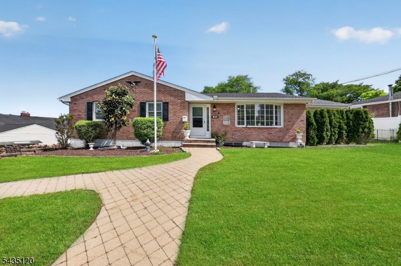 840 Lopatcong St Property Photo 4