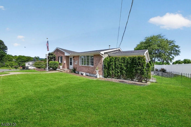 840 Lopatcong St Property Photo 5