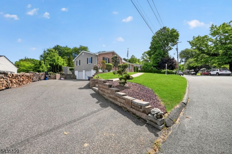 840 Lopatcong St Property Photo 6