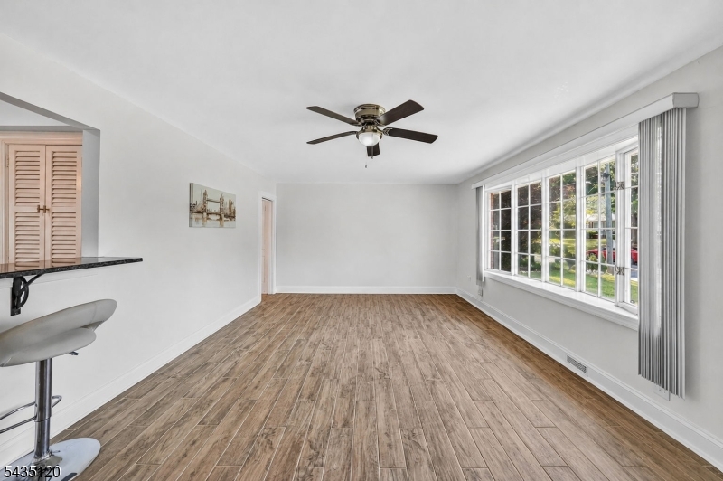 840 Lopatcong St Property Photo 10