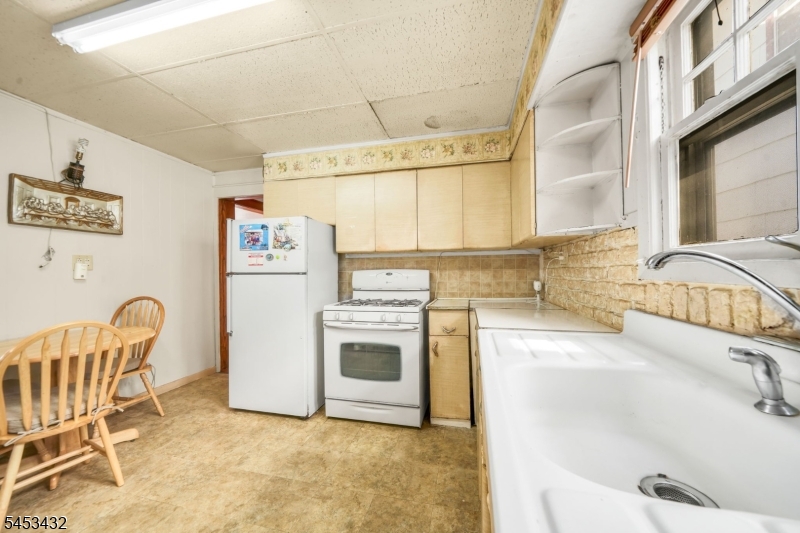 243 Globe Ave Property Photo 9