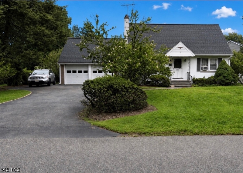 76 Linwood Ave Property Photo 1