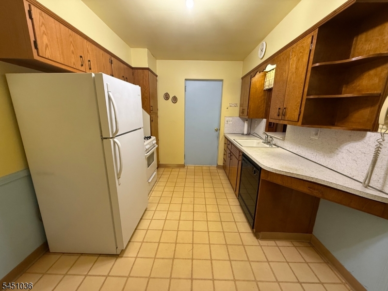 76 Linwood Ave Property Photo 18