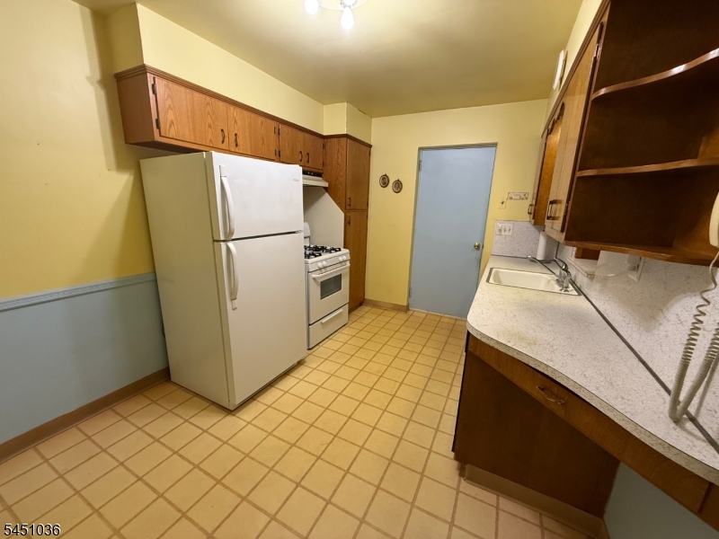 76 Linwood Ave Property Photo 19