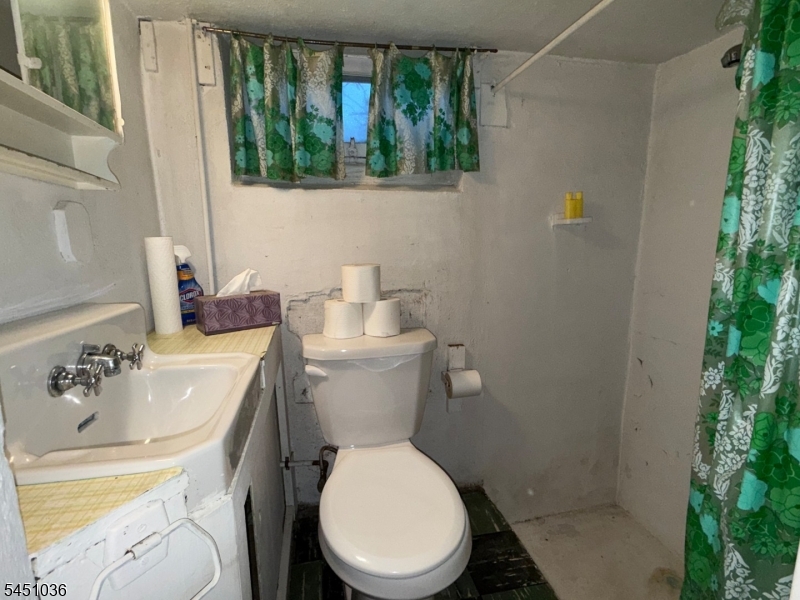 76 Linwood Ave Property Photo 37
