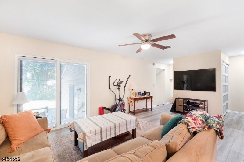25 Hillside Ct Property Photo 8