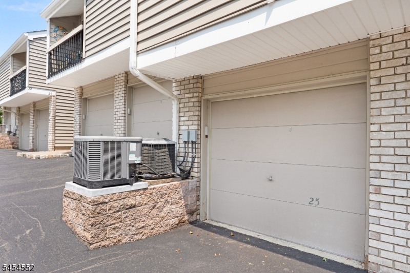 25 Hillside Ct Property Photo 19
