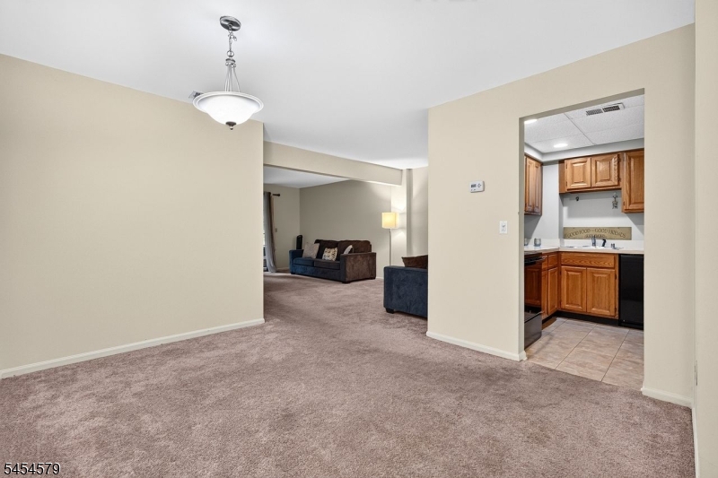 92 Jamestown Rd Property Photo 1