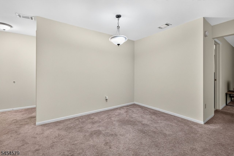 92 Jamestown Rd Property Photo 9