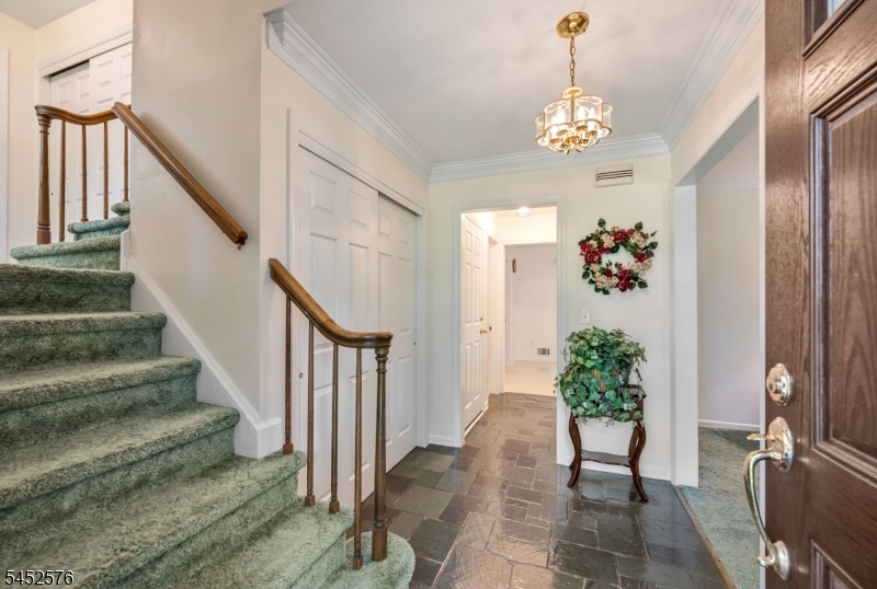 8 Knollwood Drive Property Photo 3