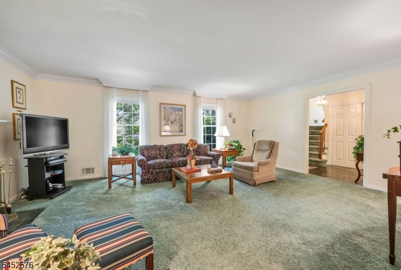 8 Knollwood Drive Property Photo 7
