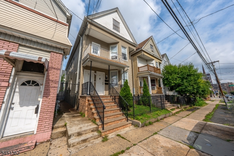 313 Washington Ave Property Photo 3
