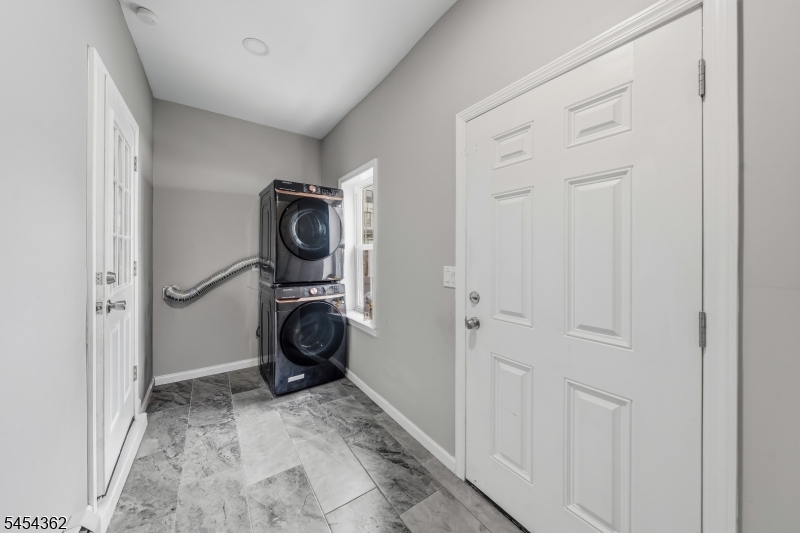 313 Washington Ave Property Photo 11