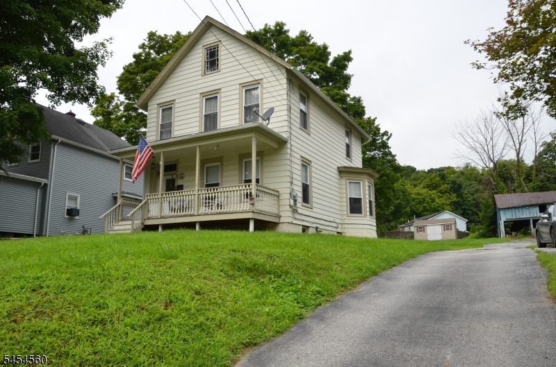 92 Newton Ave Property Photo 2