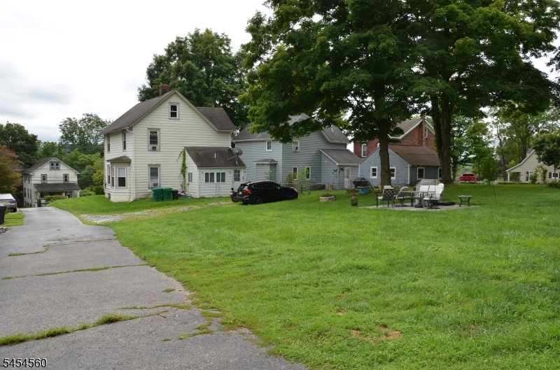 92 Newton Ave Property Photo 4