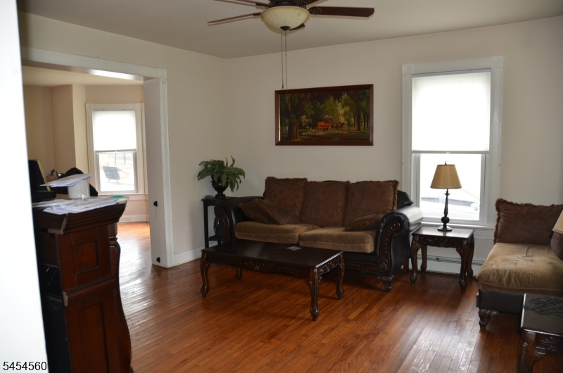 92 Newton Ave Property Photo 6