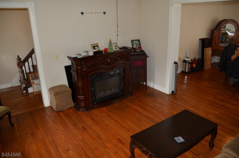 92 Newton Ave Property Photo 7