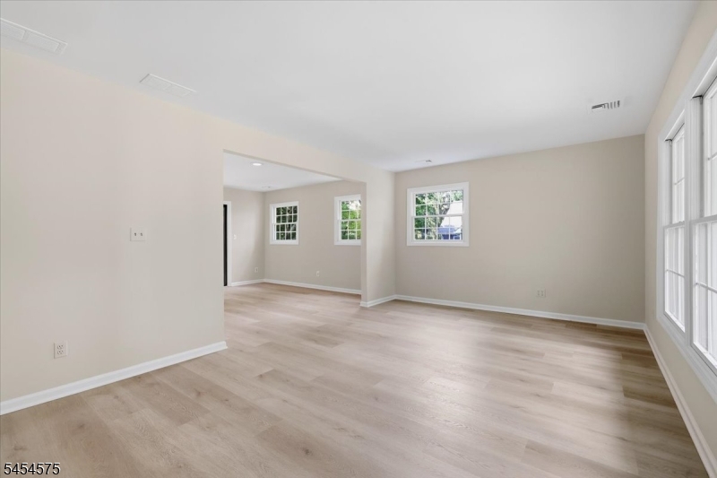 27 Inwood Rd Property Photo 9