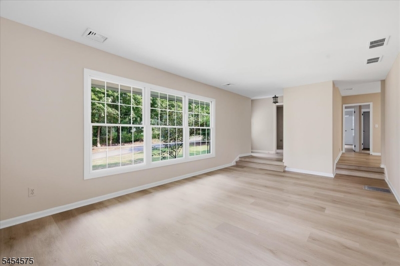27 Inwood Rd Property Photo 10
