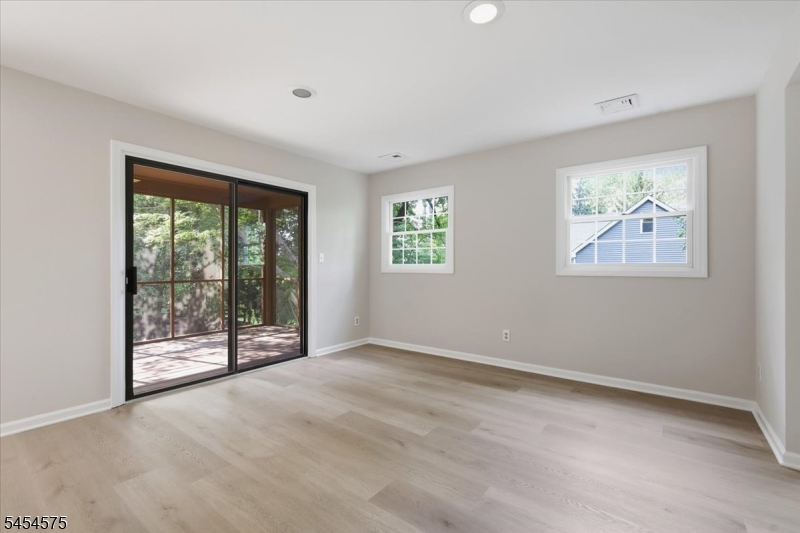 27 Inwood Rd Property Photo 12
