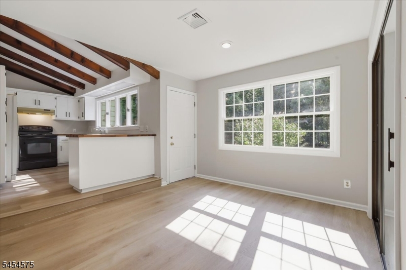 27 Inwood Rd Property Photo 16