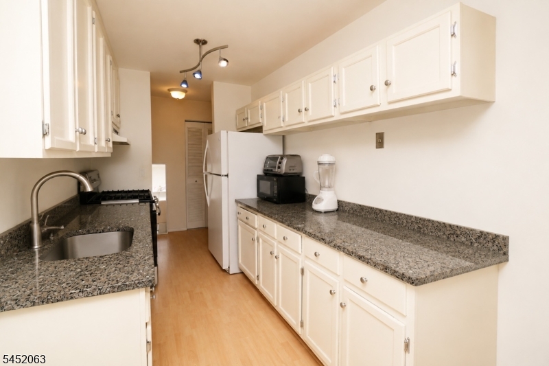 833 Main Unit E E Property Photo 4