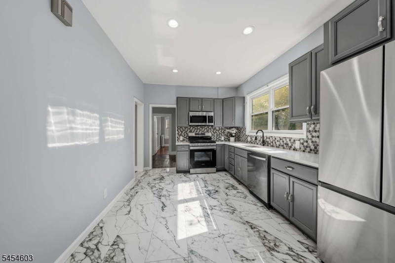 17 Boyden Pkwy 1 Property Photo 13