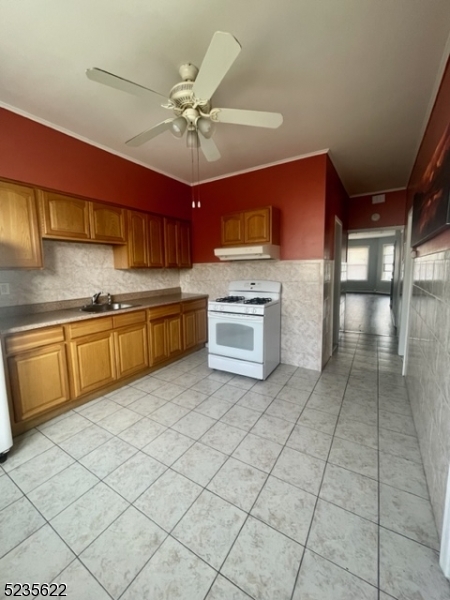140 Hoyt St 2 Property Photo 6