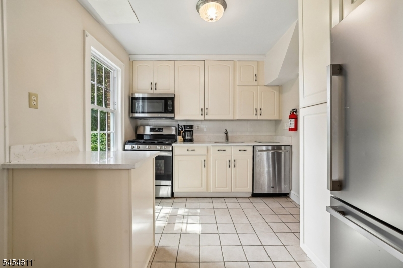 22 Elm St Property Photo 10