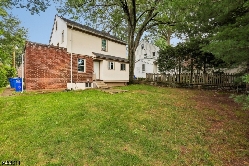 22 Elm St Property Photo 24