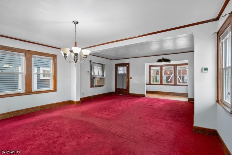 121 Scofield St Property Photo 4