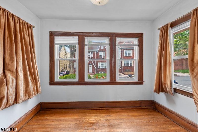 121 Scofield St Property Photo 6
