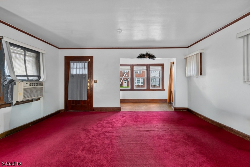 121 Scofield St Property Photo 7