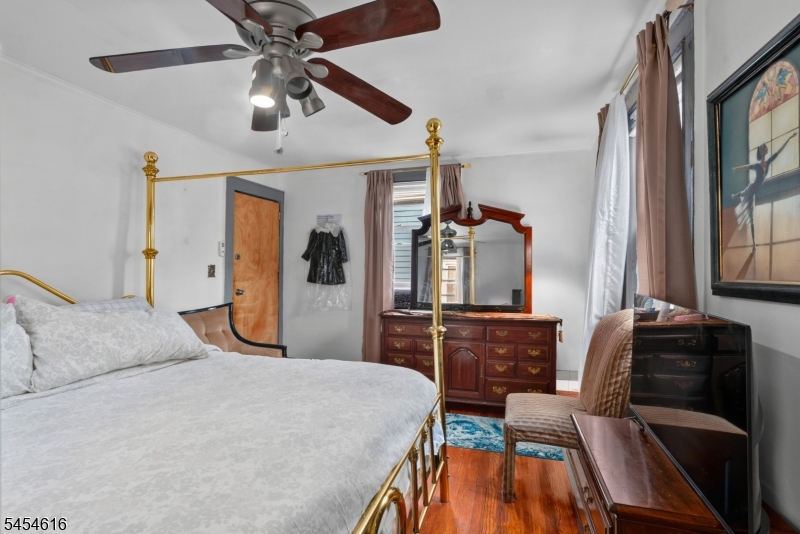 121 Scofield St Property Photo 11