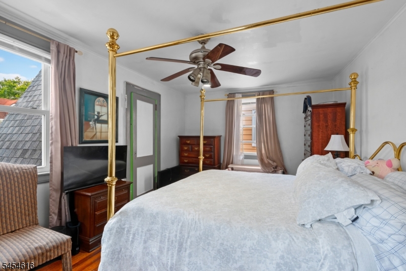 121 Scofield St Property Photo 13