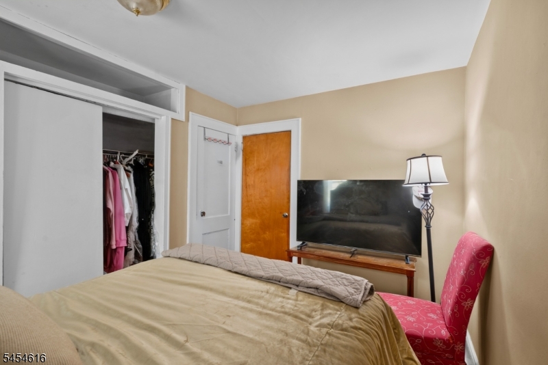 121 Scofield St Property Photo 15