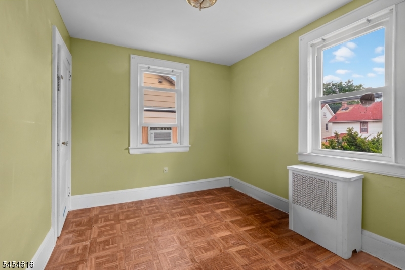 121 Scofield St Property Photo 16