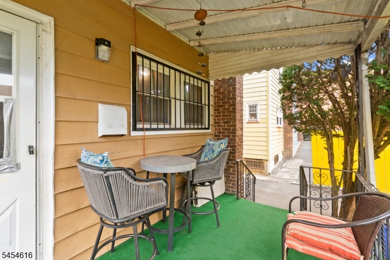 121 Scofield St Property Photo 25