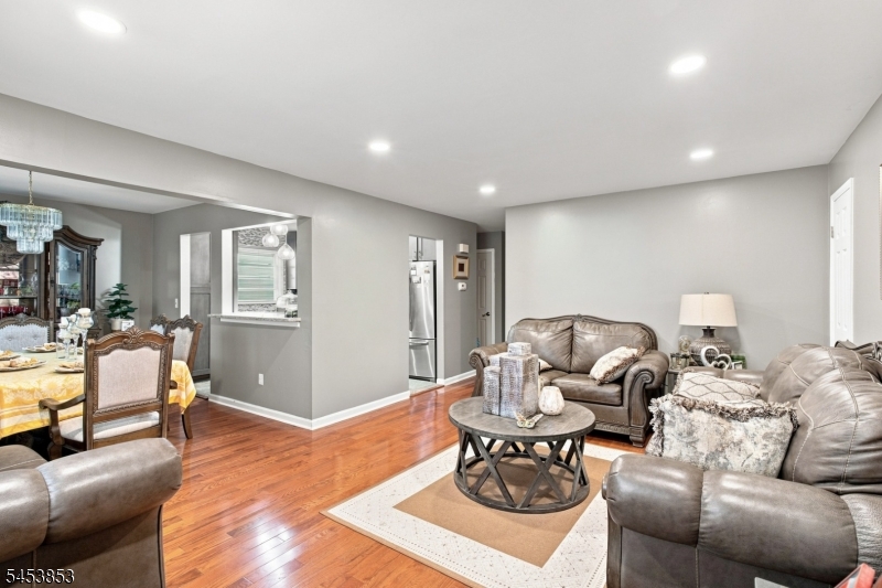 1114 Middlesex St Property Photo 4