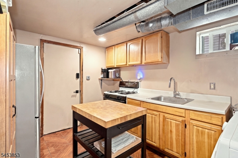 1114 Middlesex St Property Photo 33